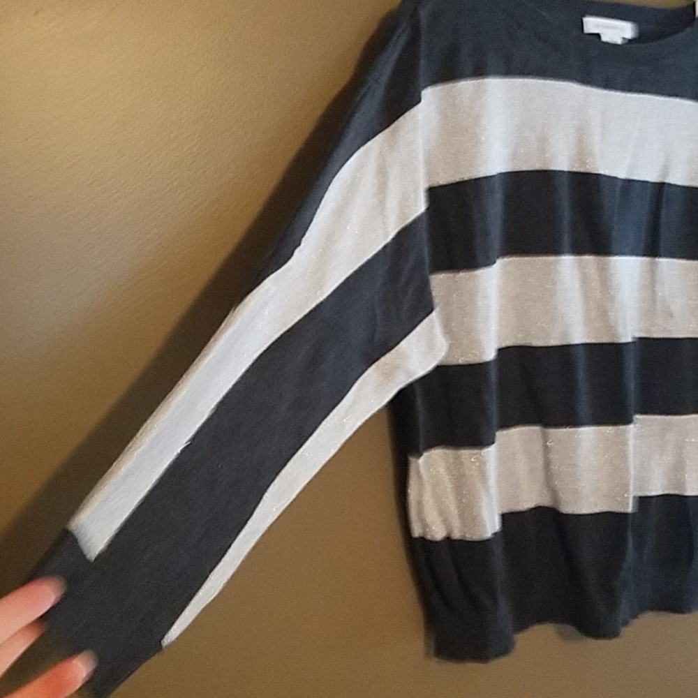 Crop Sweater - Picture 2 of 3